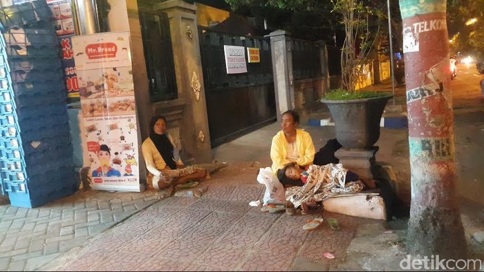 Ibu 9 Anak ini Banting Stir jadi Pengemis untuk Berlebaran