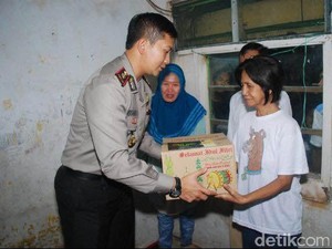 Lebaran, Kapolsek Tambora Beri Santunan Korban Tawuran