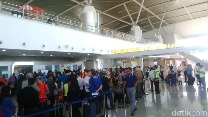 37 Penerbangan Dibatalkan, Bandara Juanda Masih Ditutup