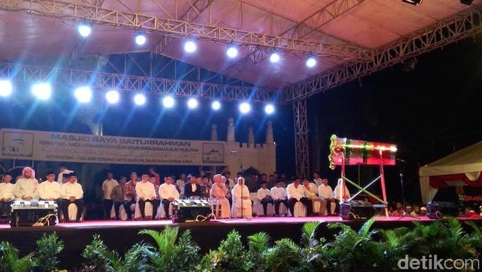 Jokowi Hadiri Perayaan Malam Takbiran di Masjid Baiturrahman