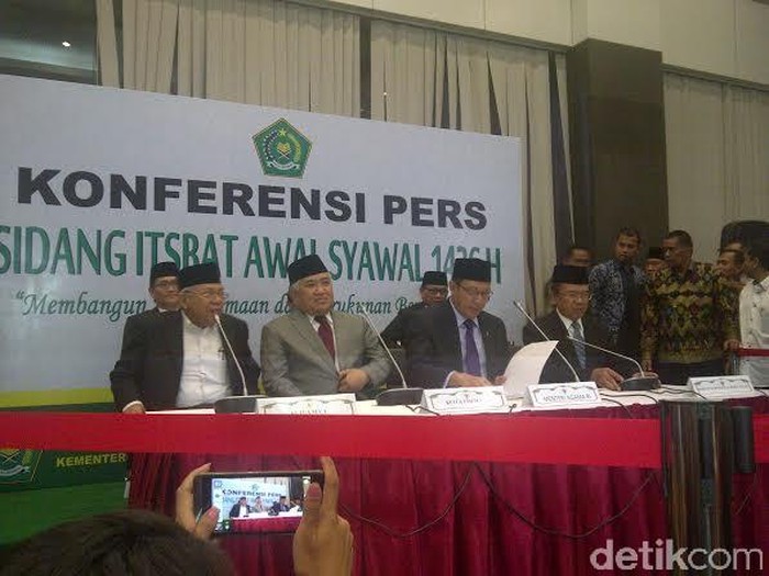 MUI: Isi Malam Takbiran Bukan dengan Kembang Api, tapi Takbir