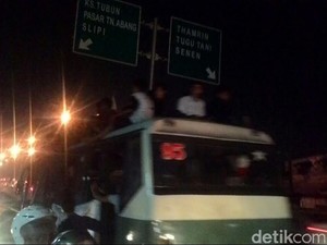 Kelompok Remaja ini Keterlaluan, Takbiran Malah Diselingi Tawuran
