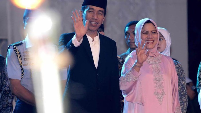 Usai Salat di Baiturrahman, Jokowi Temui Warga Aceh di PLTD Apung