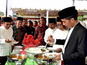 Jokowi Akhiri Lebaran di Aceh dengan Salat Jumat di Masjid Agung Al Makmur