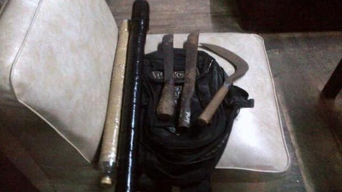 Terlalu! Peserta Takbir Keliling di Jakarta Utara ini Tenteng Celurit dan Golok