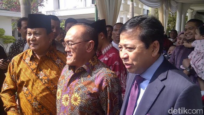 Kekompakan Prabowo dan Ical Saat Hadiri Open House Wapres JK
