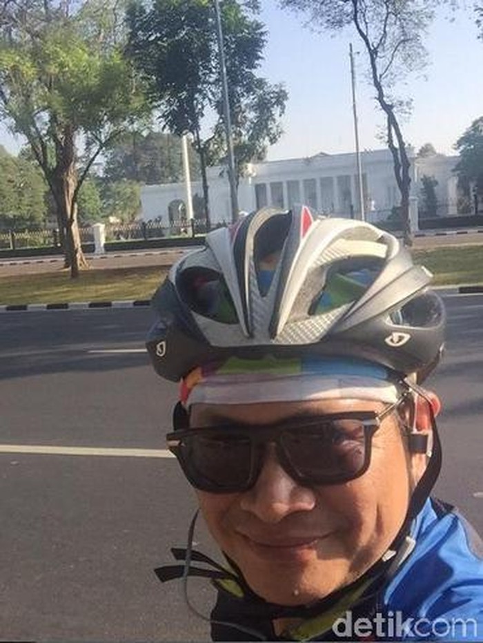 Jakarta Lengang, Pramono Anung Gowes dan Selfie di Depan Istana