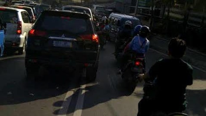Hiii! Arus Lalu Lintas Ciawi Arah Puncak Tanpa Harapan