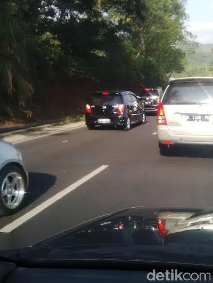 Plat B di Mana-mana, Jalan Semarang-Salatiga Macet