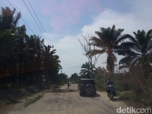 Jalan dan Jembatan Rusak, Pungli Merajalela di Jalan Lintas Asahan-Tobasa