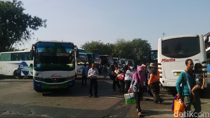 Arus Balik Pemudik Mulai Menggeliat di Terminal Kampung Rambutan