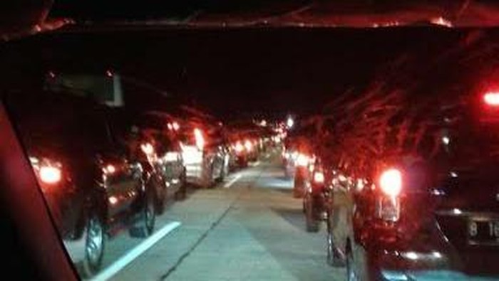 Pengembalian Uang Manual Bikin Masuk Gerbang Cikopo Tersendat