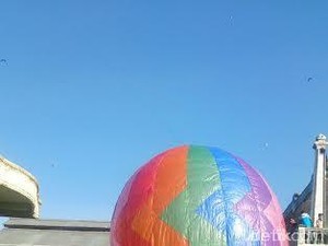 Meriahnya Tradisi Lepas Balon Saat Lebaran di Wonosobo