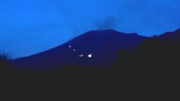 Api di Gunung Guntur Garut Sudah Padam, Petugas Cek Sumber Api