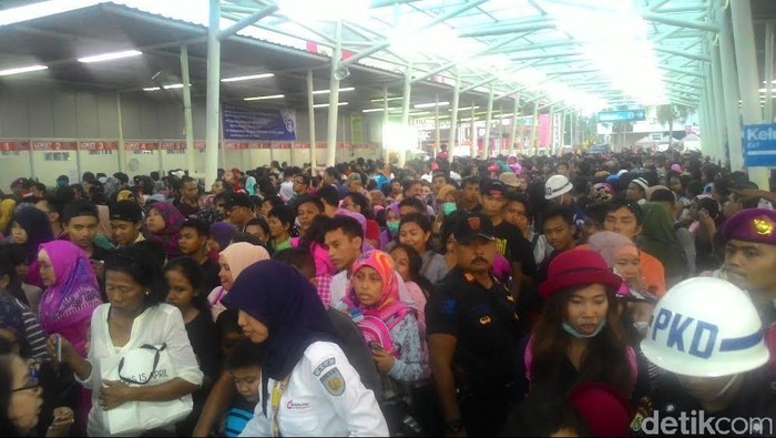 H+2 Lebaran, Penumpang di Stasiun Bogor Membludak
