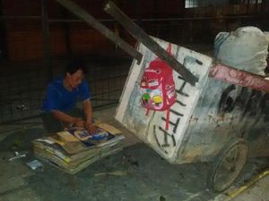 Pilu Manusia Gerobak: Melahirkan Bayi Sendiri, Membakarnya dan Diadili