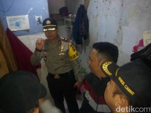 Lebaran, Polisi dan TNI di Tambora Cek Listrik dan Keamanan Rumah Kosong