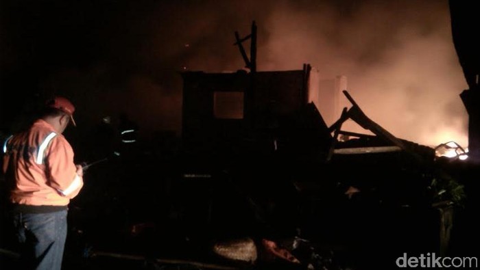 Pasar Gedebage Bandung Terbakar, Polisi: Penyebabnya Diduga Korsleting