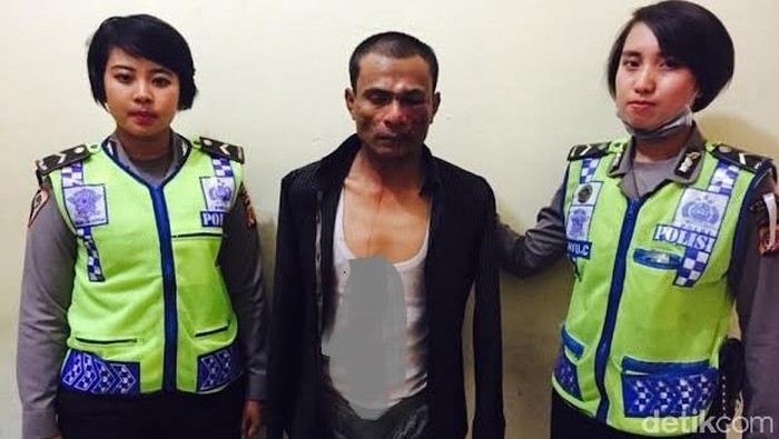 Ciaaat! Dua Polwan Cantik Ringkus Pencuri Tas di Floating Market Lembang