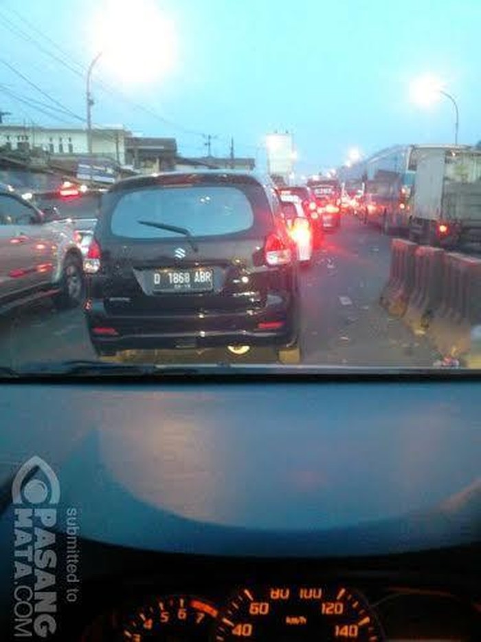 Kendaraan Padat Merayap Petang ini dari Bandung ke Tasikmalaya