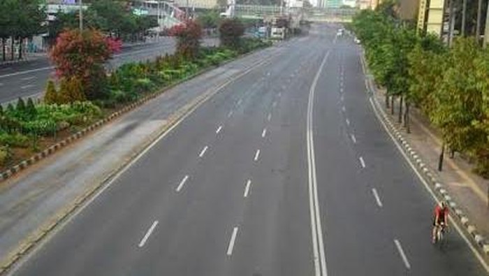 Waw! Begini Penampakan Jl Thamrin yang Kosong Melompong di Pagi ini