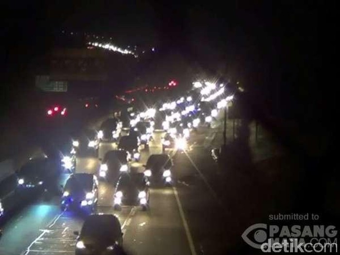 Arus Puncak Balik, Kemacetan Panjang di Tol Cipularang Arah ke Jakarta