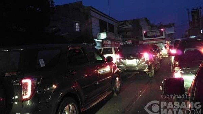 Sudah 12 Jam Terjebak Macet di Jalur Tasik-Bandung: Ini Kemacetan Paling Parah