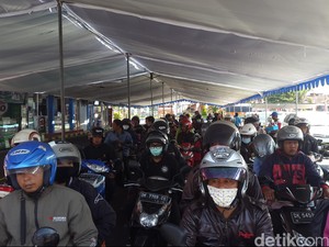 Baru 18 Persen Arus Balik Penumpang dari Pelabuhan Ketapang Menuju Bali