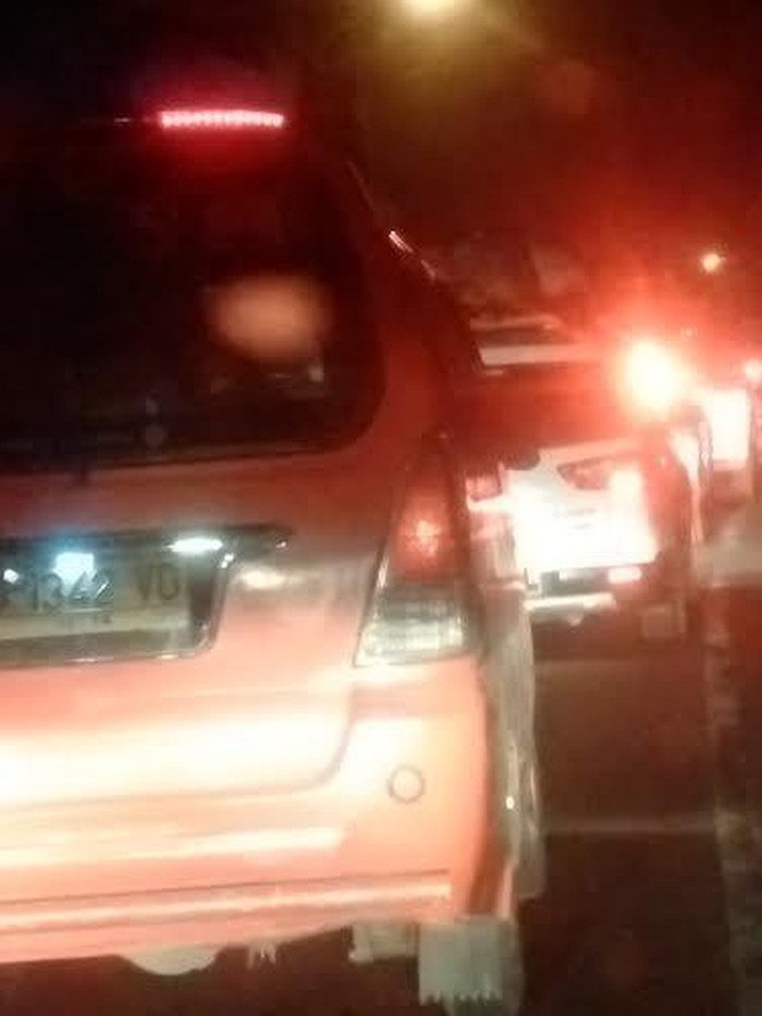 Pilih Jalur Selatan, Pengendara ini Terjebak Kemacetan