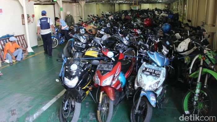 1.700 Pemudik Motor dari Semarang Balik ke Jakarta Lewat Laut