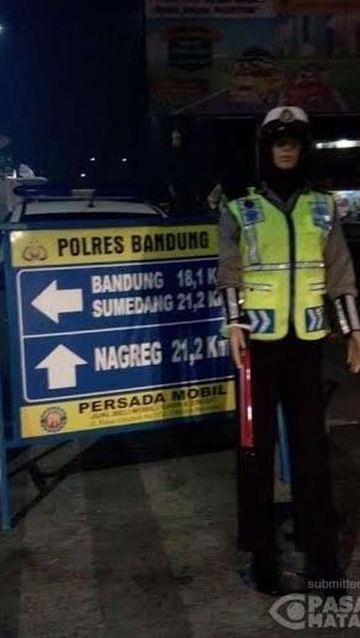 Polwan Ini Buat Grogi Pemudik di Jalur Cileunyi