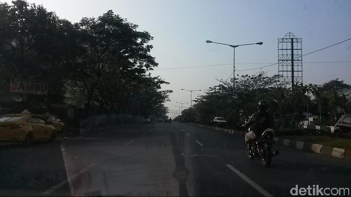 Hari Pertama Kerja Jalanan di Bandung Masih Lancar