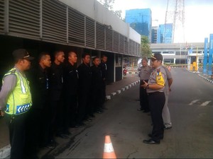 Kapolsek Kebon Jeruk Cek Kesiapan Satpam Gedung Perkantoran Lakukan Pengamanan
