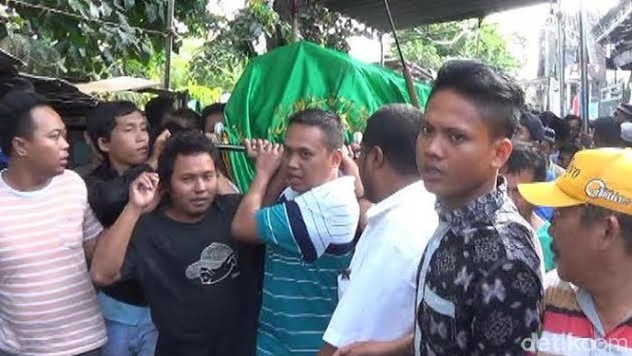 Sofwan Sauri, Korban Longsor Air Terjun Sedudo Juga Dimakamkan