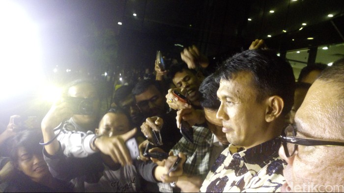 11 Jam Diperiksa KPK, Gubernur Gatot Masih Berstatus Saksi