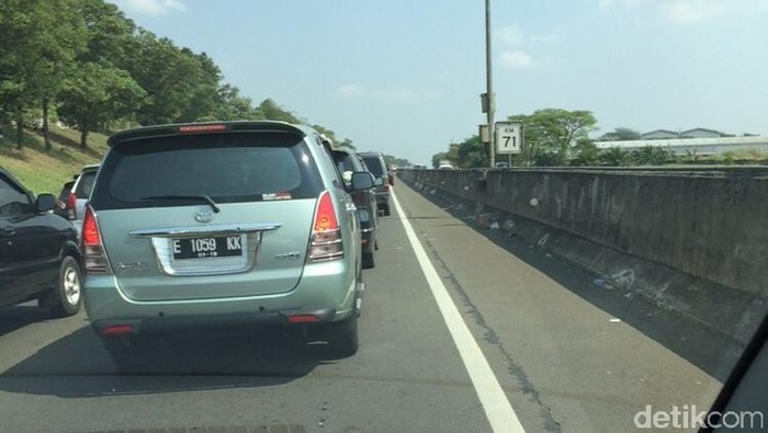 Kemacetan di Tol Cikampek Mengular Hingga KM 85 Tol Cipali
