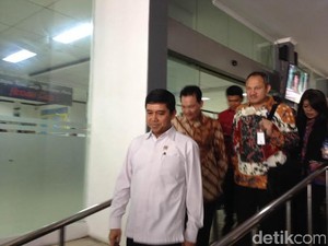 Cek Imigrasi Jakarta Barat, Menteri Yuddy Senang Tak Ada Pegawai yang Bolos
