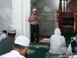 Doakan Tolikara, Polisi dan Ratusan Massa FPI di Tangerang Gelar Istigosah
