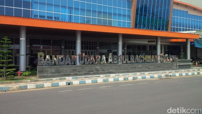Bandara Abdulrachman Saleh tutup akibat erupsi Gunung Raung