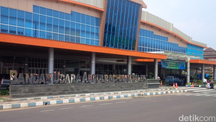 Bandara Abdulrachman Saleh tutup akibat erupsi Gunung Raung
