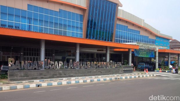 Bandara Abdulrachman Saleh tutup akibat erupsi Gunung Raung Bandara Abdulrachman Saleh.
