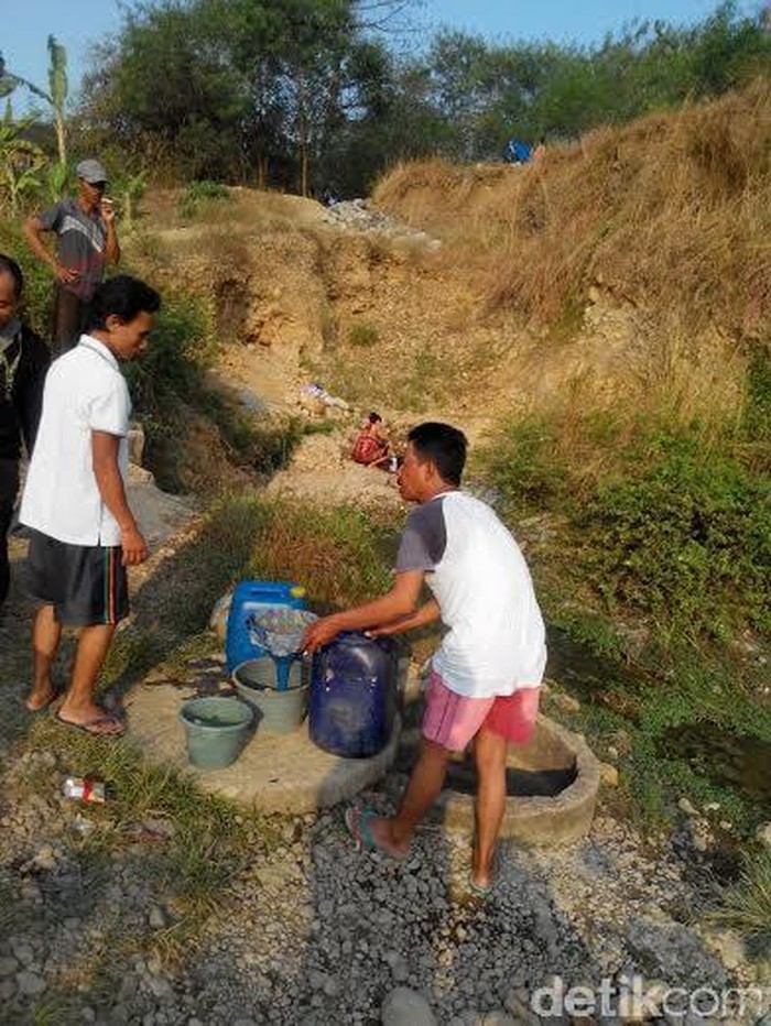 Musim Kemarau Tiba, Kali Cipamingkis di Bekasi Kering Kerontang