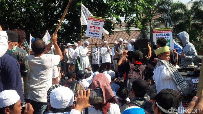Warga Muslim Solo Demo Kecam Insiden Tolikara