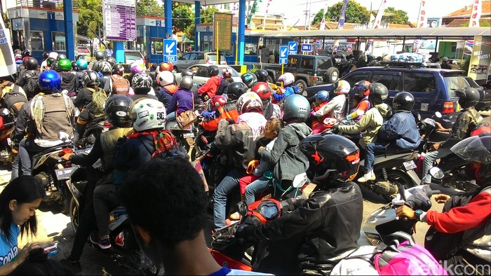 Arus Balik, 61 Ribu Penumpang Menyeberang Dari Pelabuhan Ketapang ke Bali