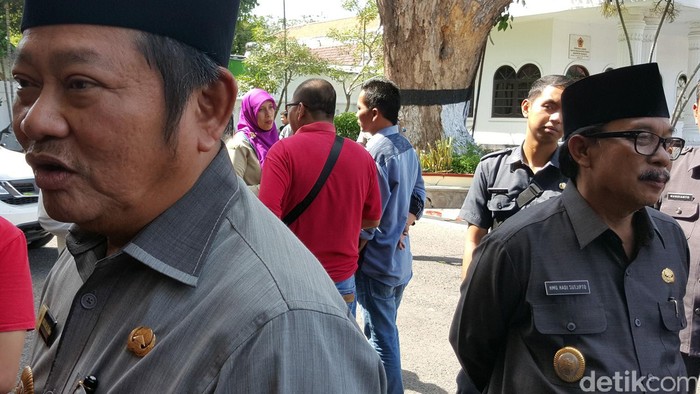 Pilkada Sidoarjo, Penantang Bupati Saiful Illah Daftar ke KPU