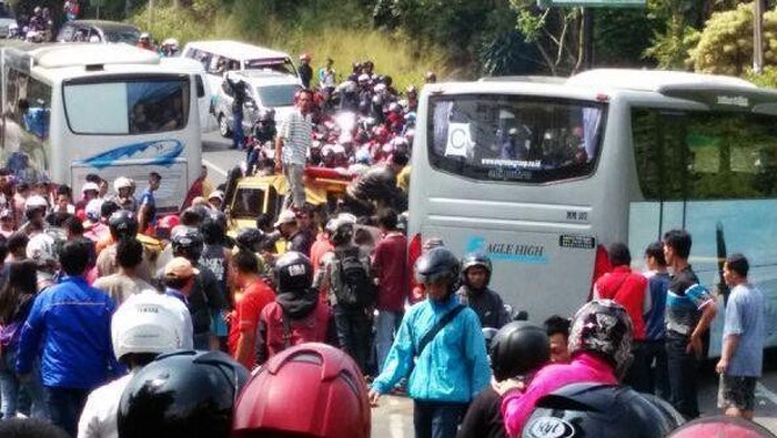 Tikungan Tajam Jadi Penyebab Seringnya Kecelakaan di Ciloto