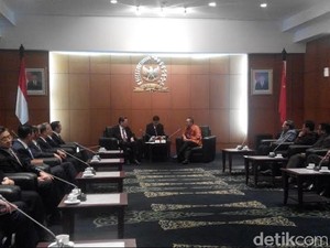 Bertemu Ketua Parlemen China, Ketua MPR Banggakan Ahok