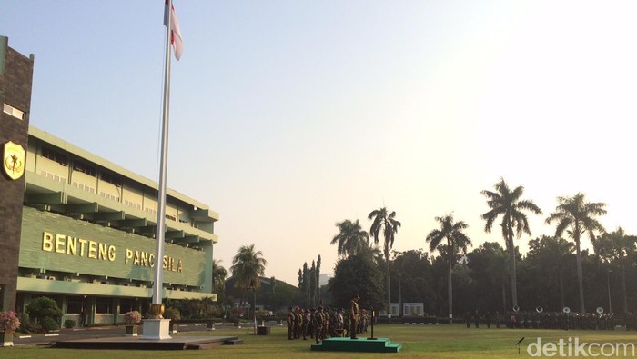 Hadiri Upacara dengan TNI dan Polri, Ahok akan Beri Uang Saku