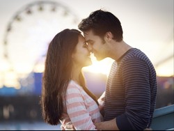 Studi Ungkap Ciuman 40 Detik Bisa Bikin Gigi Lebih Sehat