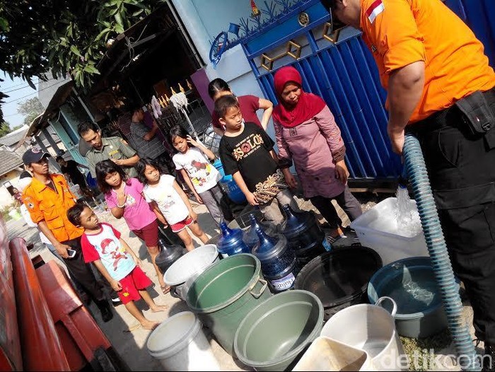 Antisipasi Kekeringan Warga Ciantra Minta Penyaluran Pipa PDAM